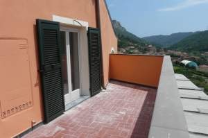 Properties for sale in Italy, on the Italian Rivieras, in the Italian Lakes and Tuscany.